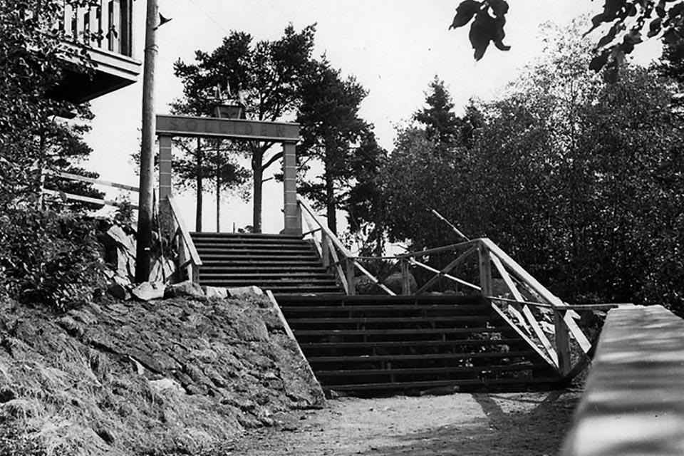 Entrén till festplatsen på Solliden. Fotograf okänd. Västerbottens museum.