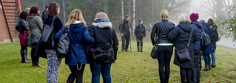 Naturskolan håller kurs utomhus för lärare